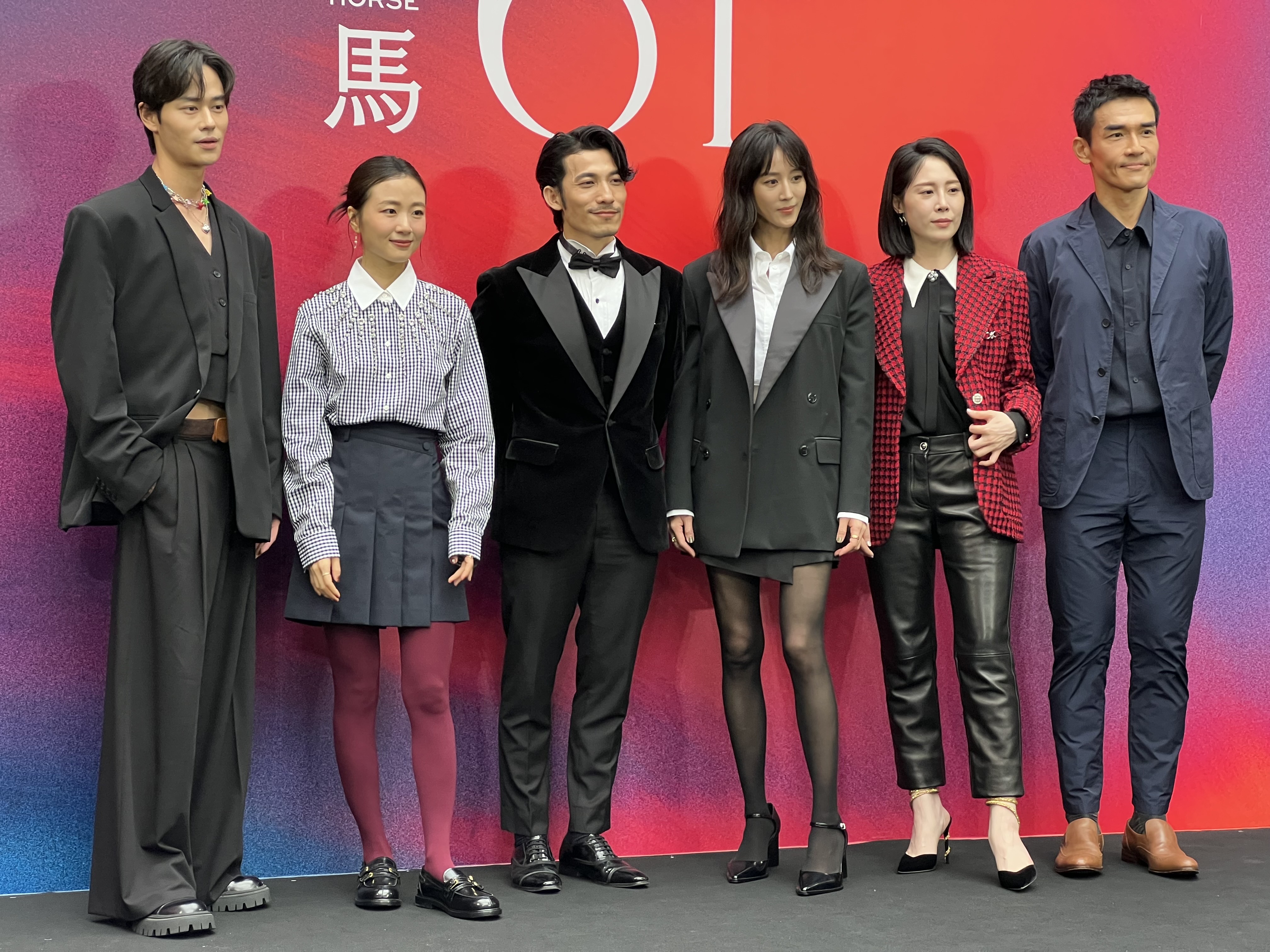 夏騰宏（左起）、許安植、連炳發、張鈞甯、蔡亘晏、楊一展今出席《The Outlaw Doctor化外之醫》在金馬影展舉行的世界首映。圖/田瑜萍攝 