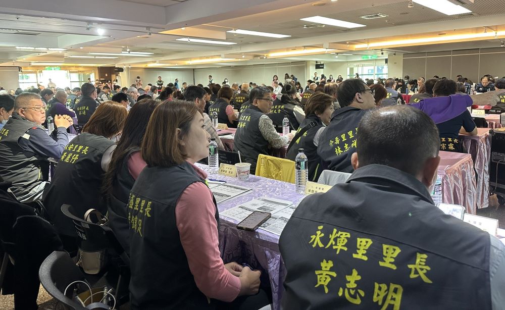 行動治理開抵三重 侯:加速計畫建設打造城市新典範 11 《圖說》侯友宜率市府團隊今日至三重參加行動治理座談會。〈民政局提供〉