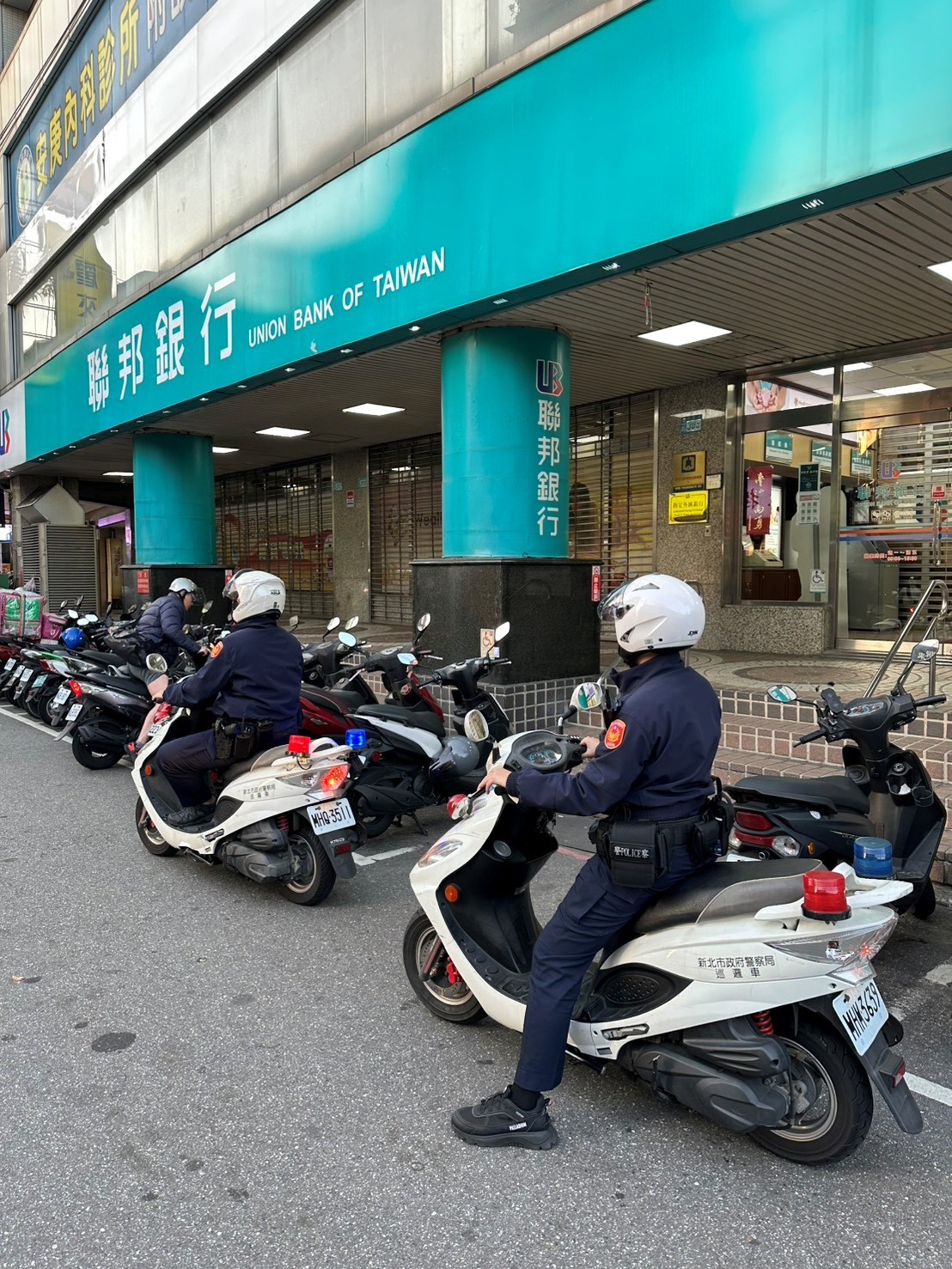 《圖說》新北警巡邏維護治安畫面。〈警察局提供〉